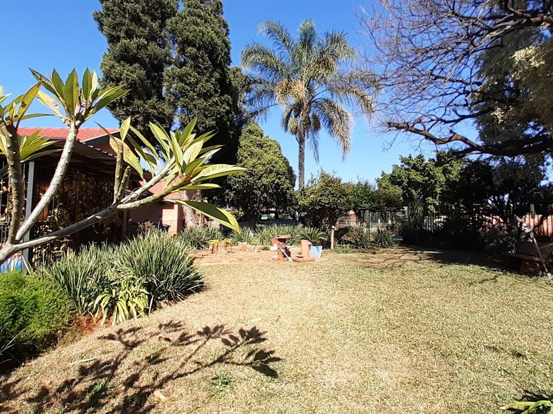 For SALE!!!  3 Bedroom Family Home with Flatlet  - Photo 8