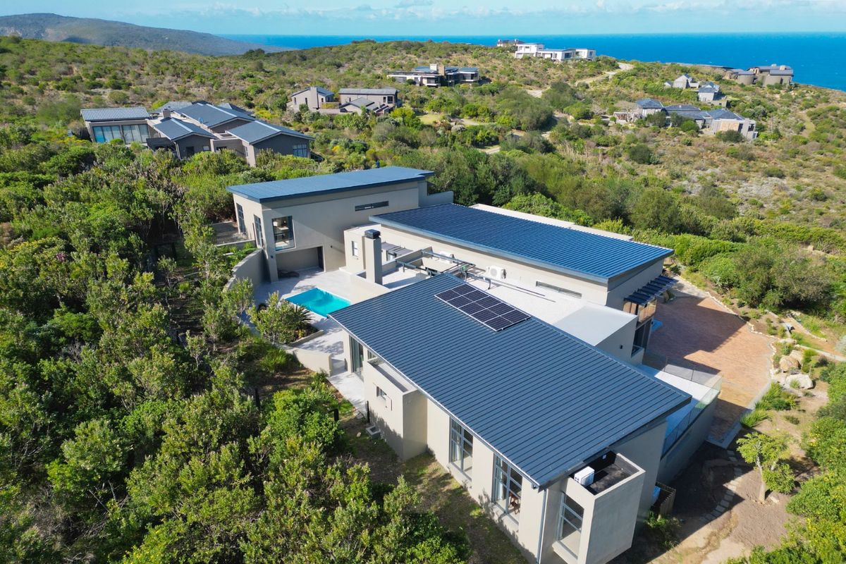 Spacious Home with Expansive Views - Photo 2