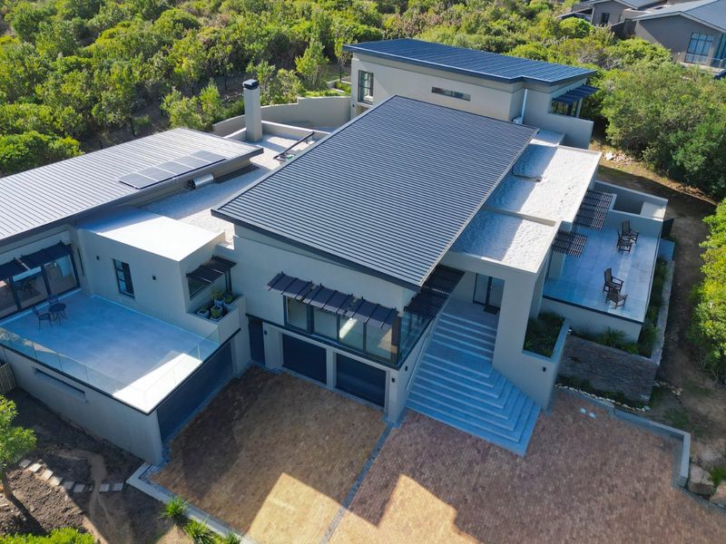 Spacious Home with Expansive Views - Photo 4