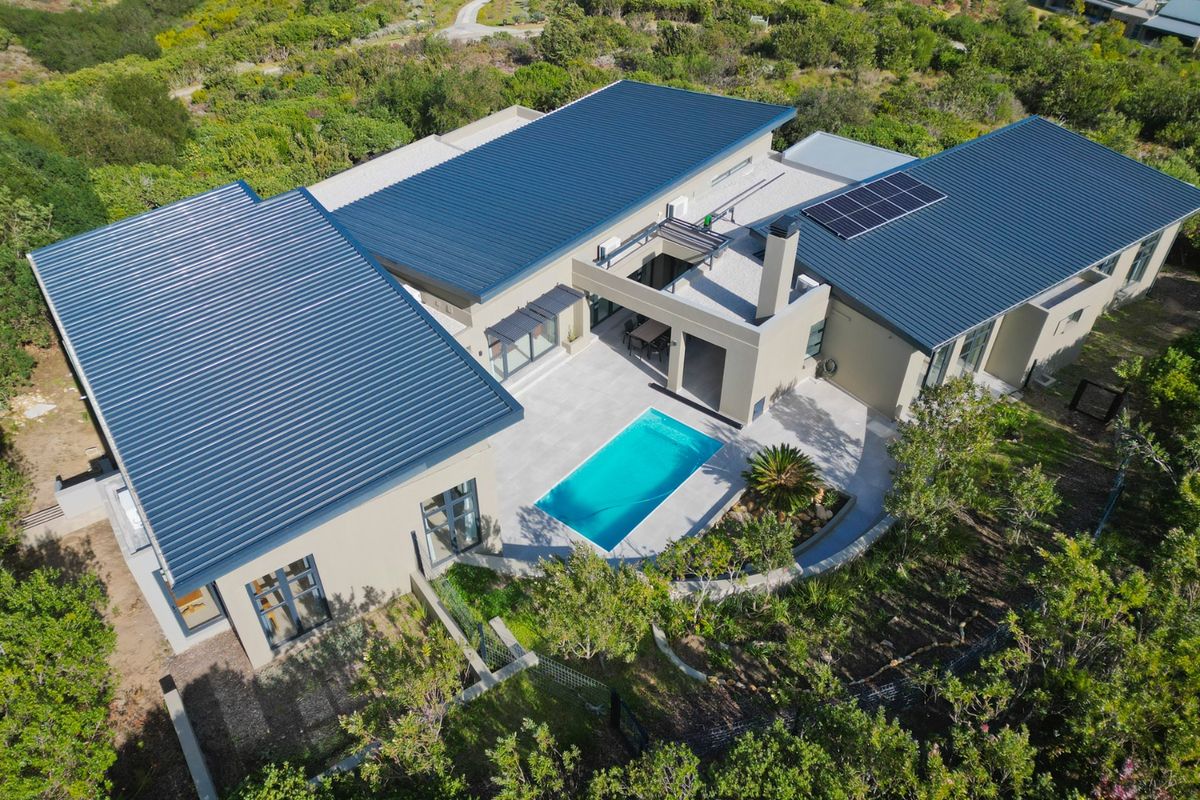 Spacious Home with Expansive Views - Photo 4