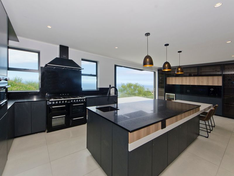 Spacious Home with Expansive Views - Photo 10