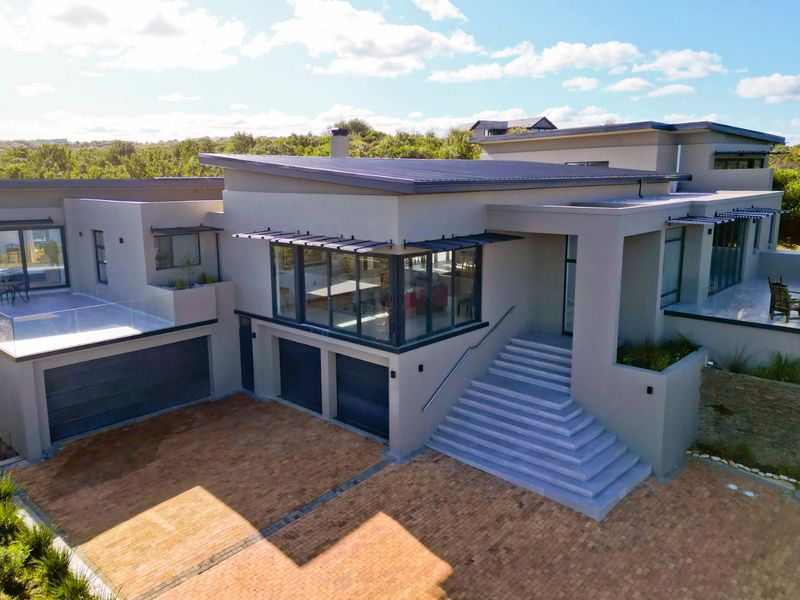 Spacious Home with Expansive Views - Photo 5