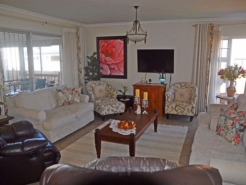 Three Bedroom with Two Bedroom Flat now For Sale - Photo 8