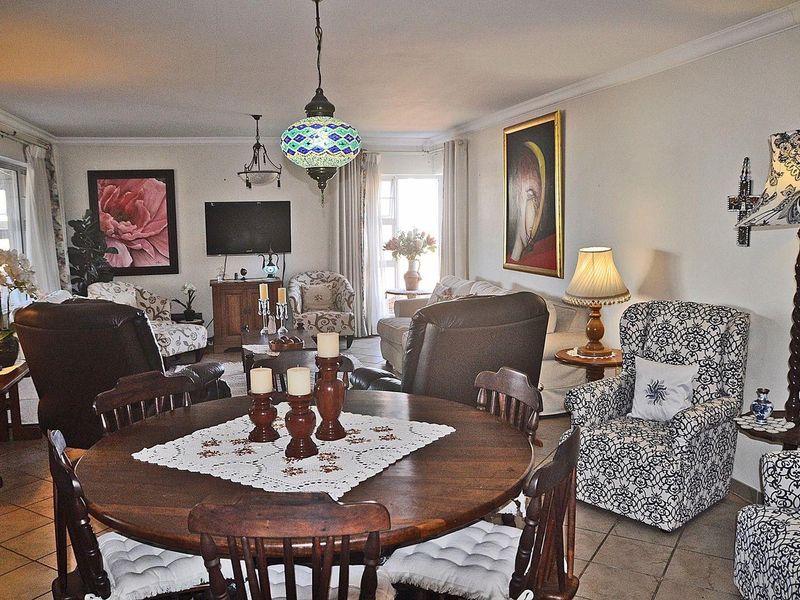 Three Bedroom with Two Bedroom Flat now For Sale - Photo 9