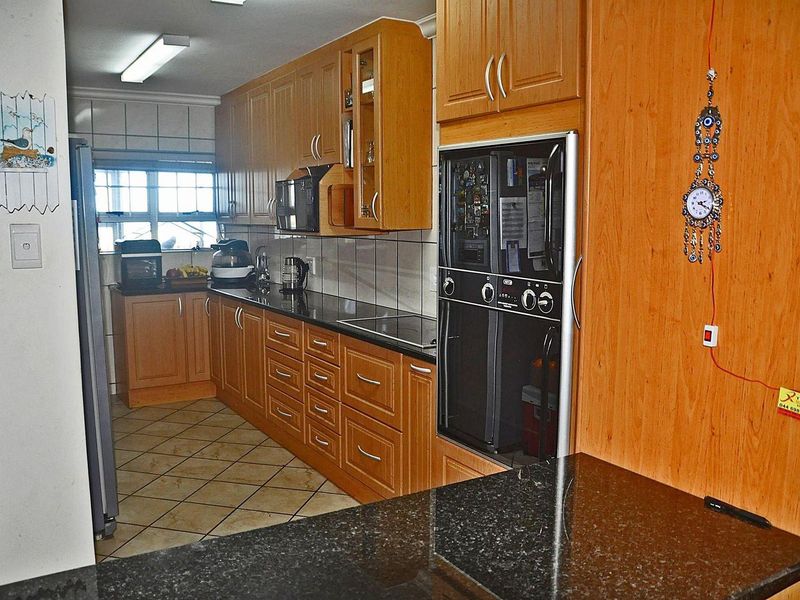 Three Bedroom with Two Bedroom Flat now For Sale - Photo 10