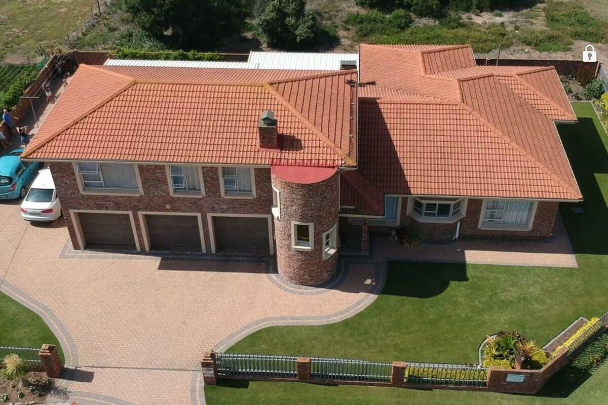 Three Bedroom with Two Bedroom Flat now For Sale - Photo 3