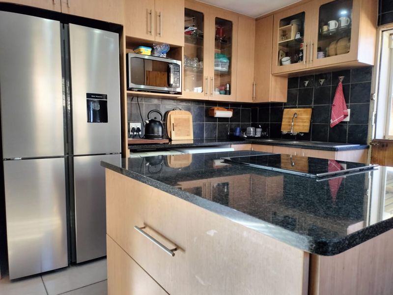 SIMPLEX TOWNHOUSE - Photo 4