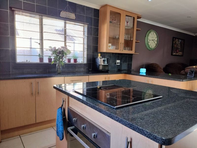 SIMPLEX TOWNHOUSE - Photo 2