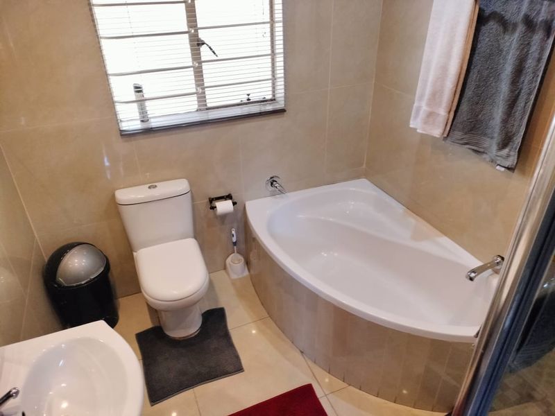 SIMPLEX TOWNHOUSE - Photo 10