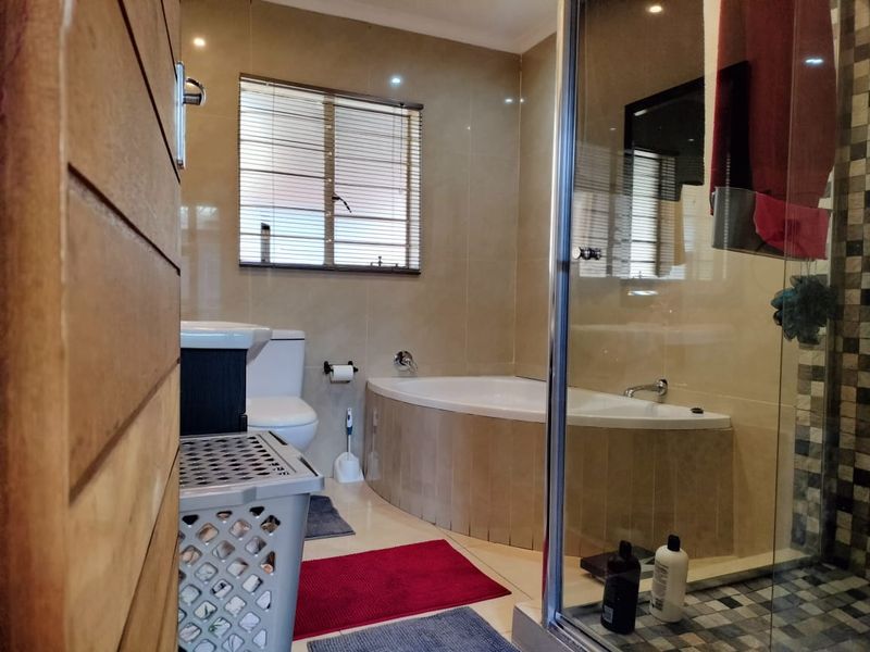 SIMPLEX TOWNHOUSE - Photo 9