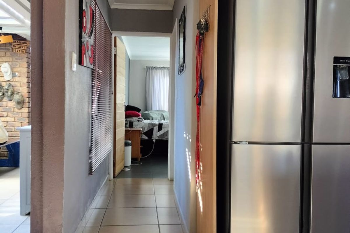 SIMPLEX TOWNHOUSE - Photo 5