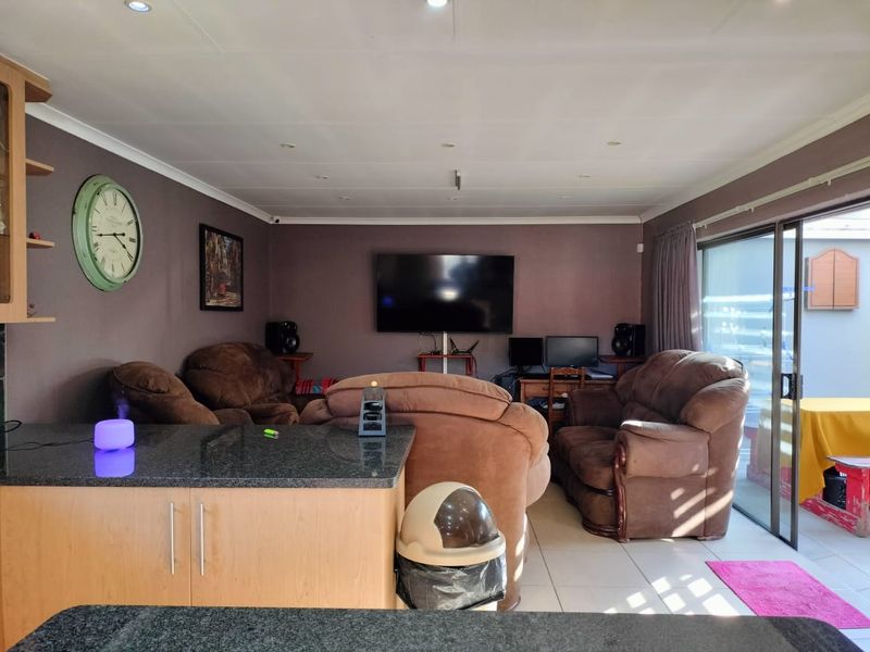 SIMPLEX TOWNHOUSE - Photo 6