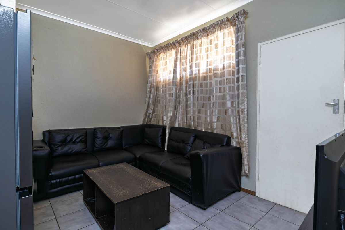 Lock Up & Go or Pefect Starter Unit!  - Photo 3