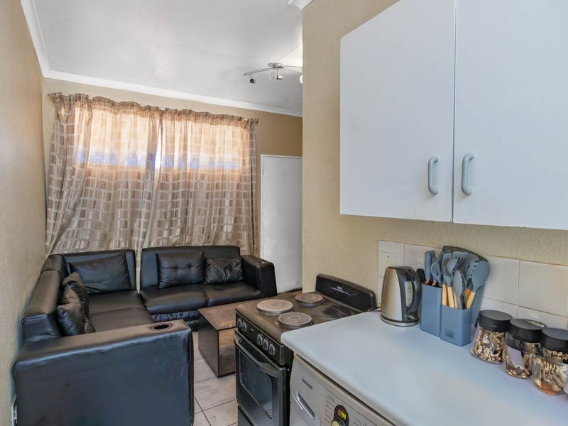 Lock Up & Go or Pefect Starter Unit!  - Photo 6