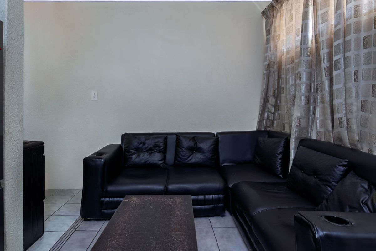 Lock Up & Go or Pefect Starter Unit!  - Photo 4