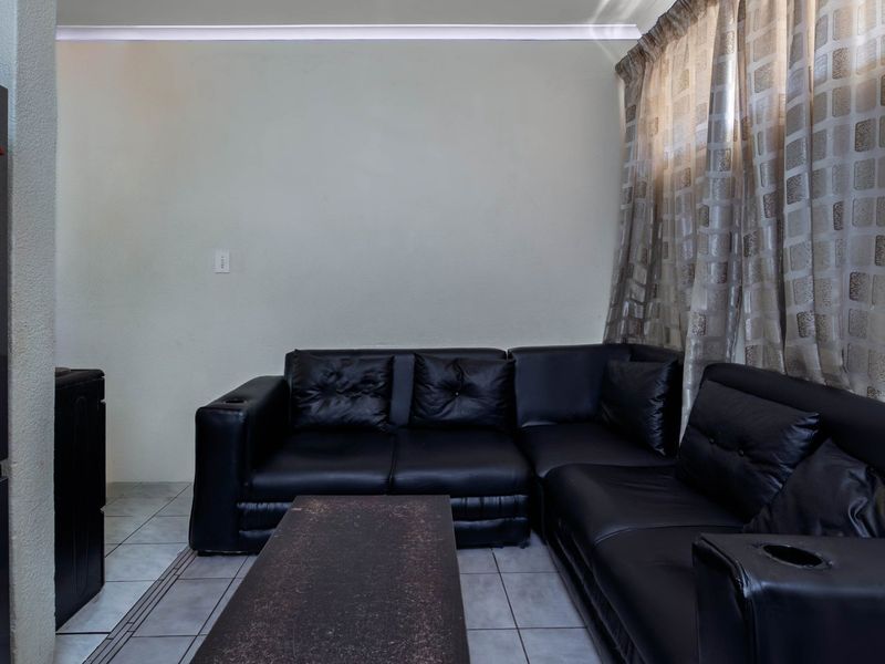 Lock Up & Go or Pefect Starter Unit!  - Photo 4