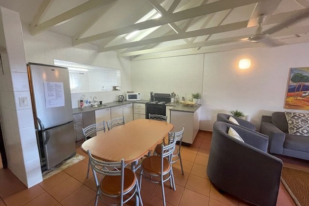 Spacious 3 Bedroom Unit in Secure Complex Opposite Port Edward Golf Course – A Perfect Coastal Retreat! - Photo 4