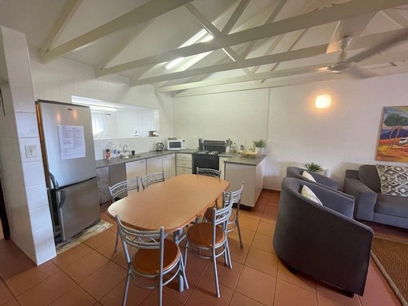 Spacious 3 Bedroom Unit in Secure Complex Opposite Port Edward Golf Course – A Perfect Coastal Retreat! - Photo 4