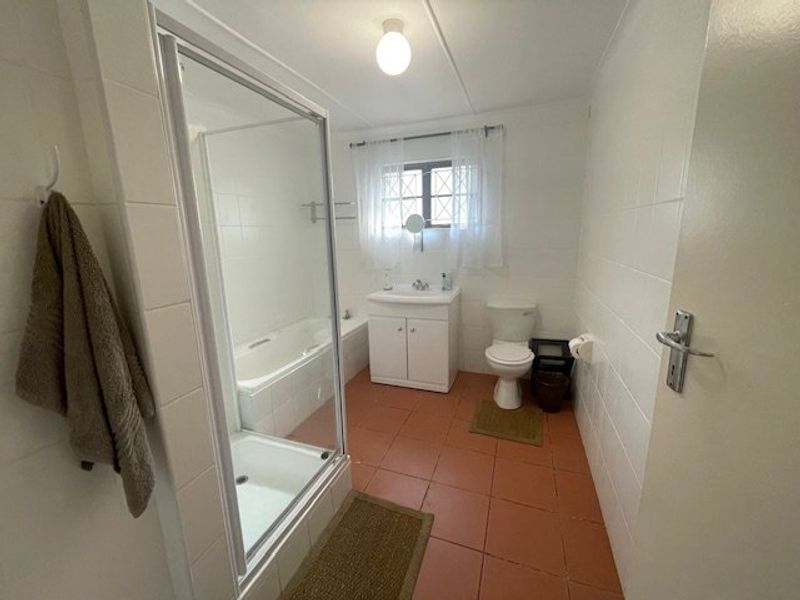 Spacious 3 Bedroom Unit in Secure Complex Opposite Port Edward Golf Course – A Perfect Coastal Retreat! - Photo 9