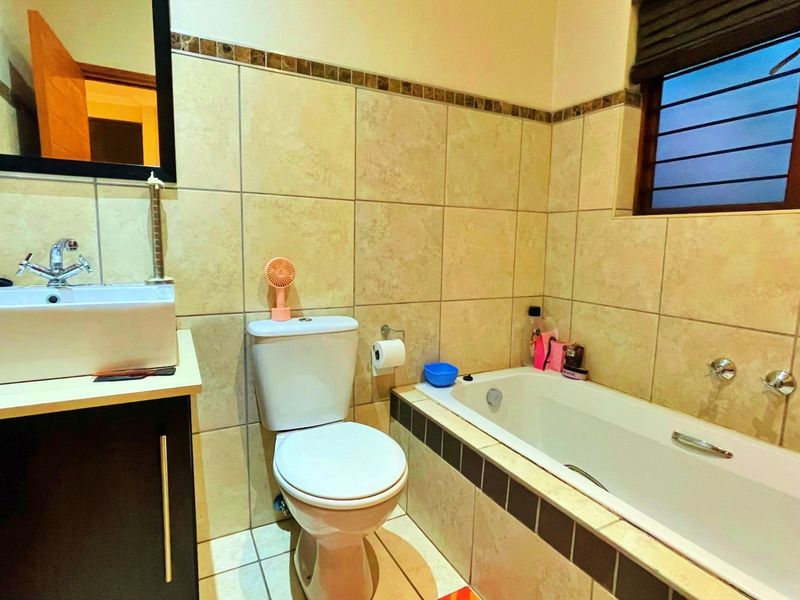 2 Bedroom Apartment / Flat for Sale in Pretoriuspark - Photo 10