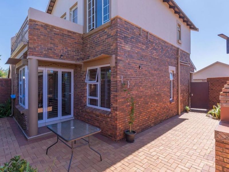 THREE BEDROOMS AND THREE BATHROOMS  - Photo 4