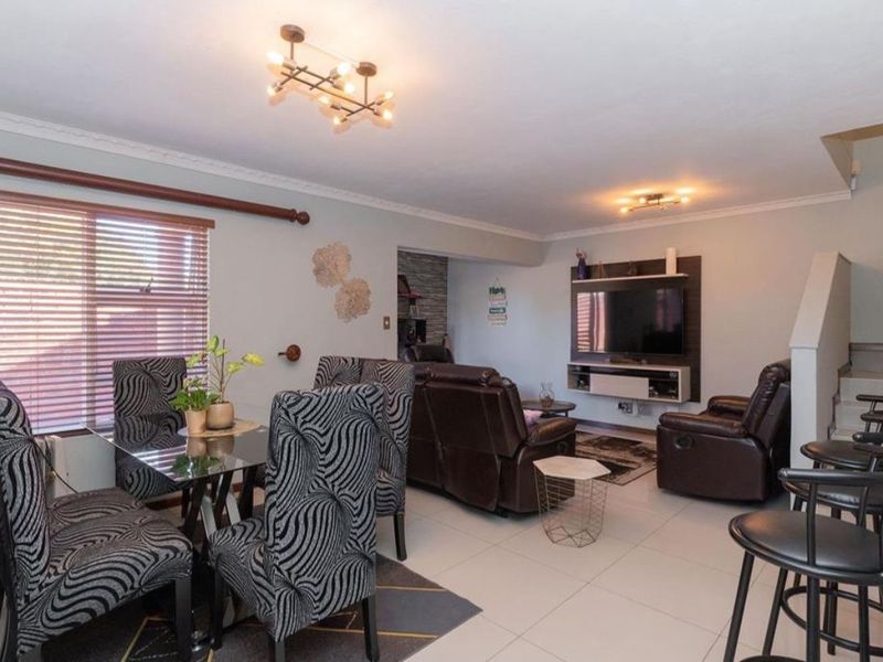 THREE BEDROOMS AND THREE BATHROOMS  - Photo 10