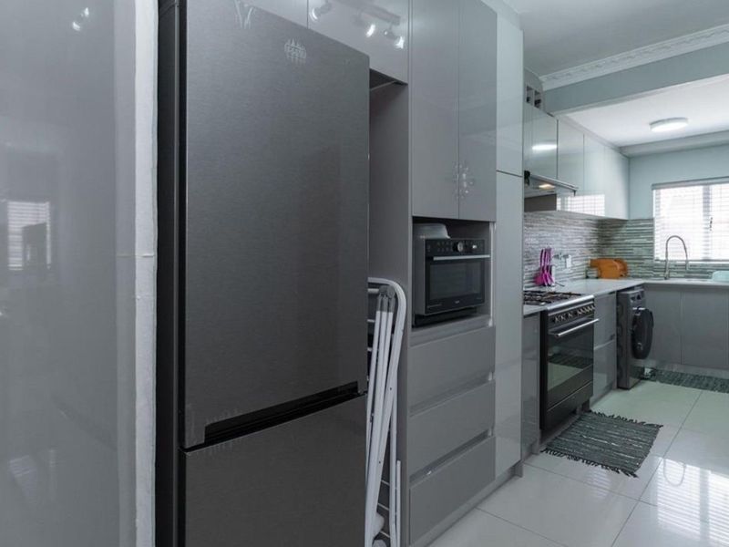 THREE BEDROOMS AND THREE BATHROOMS  - Photo 8