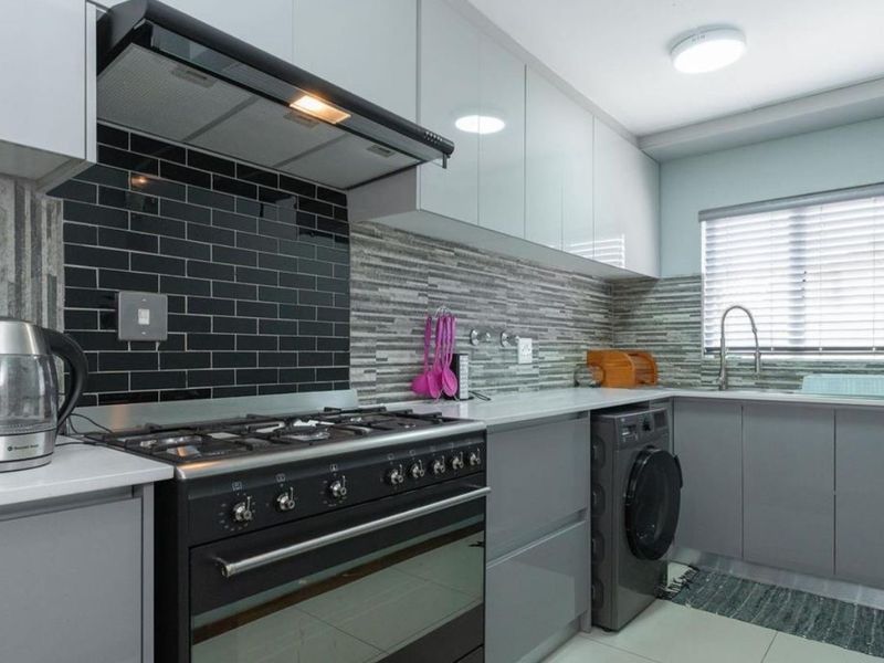 THREE BEDROOMS AND THREE BATHROOMS  - Photo 6