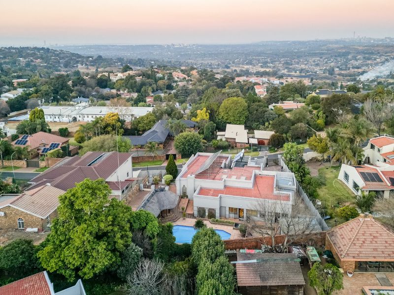 NORTHCLIFF : Unique Spacious 4 Bed Entertainers Home for Sale - Photo 5