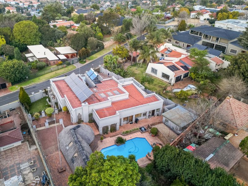 NORTHCLIFF : Unique Spacious 4 Bed Entertainers Home for Sale - Photo 4