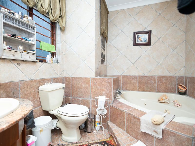 NORTHCLIFF : Unique Spacious 4 Bed Entertainers Home for Sale - Photo 10