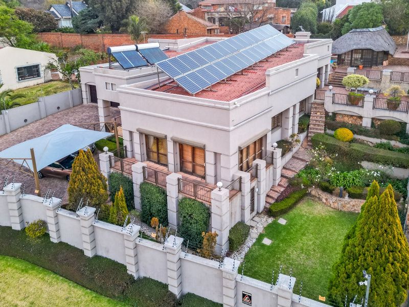 NORTHCLIFF : Unique Spacious 4 Bed Entertainers Home for Sale - Photo 9