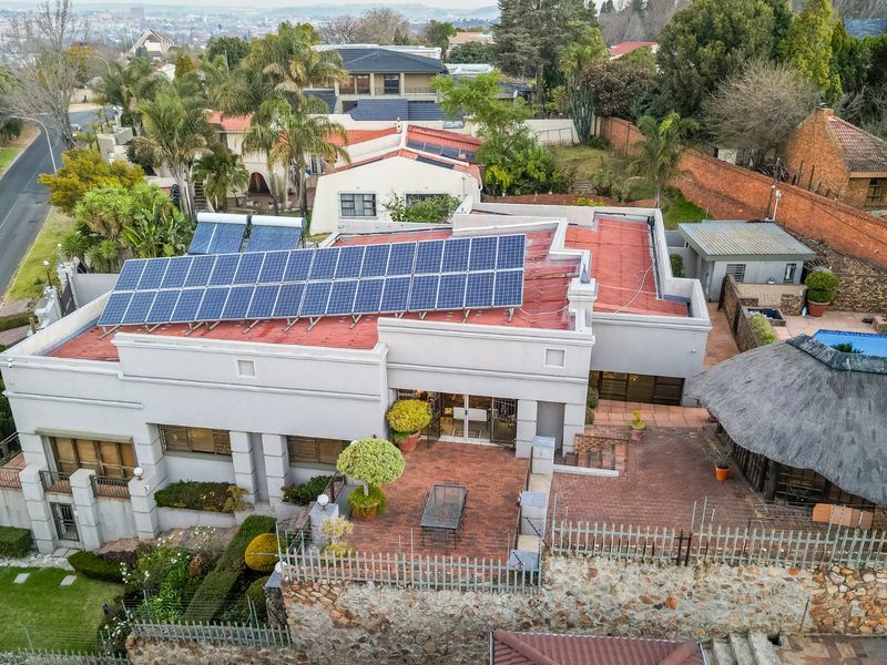 NORTHCLIFF : Unique Spacious 4 Bed Entertainers Home for Sale - Photo 7