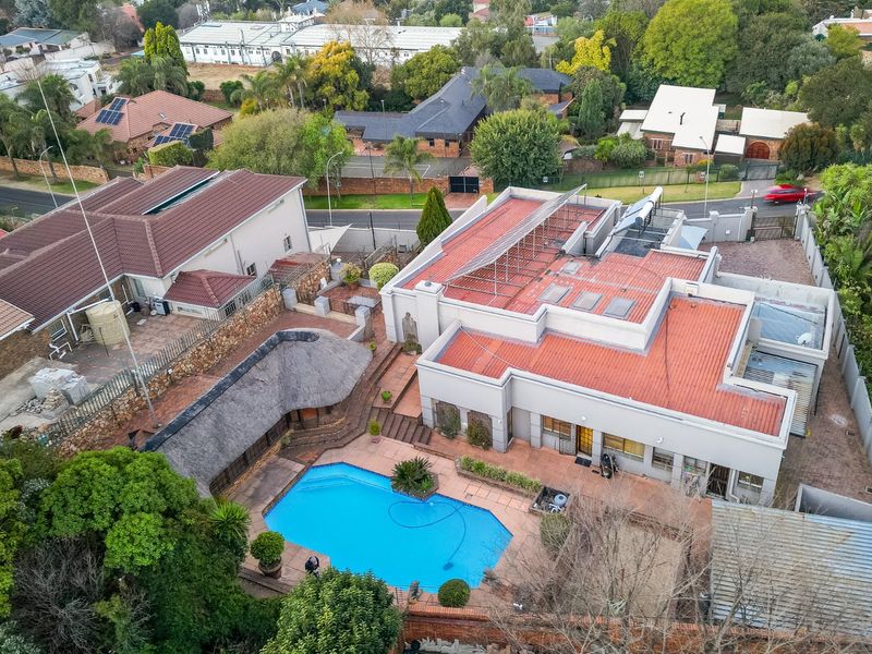 NORTHCLIFF : Unique Spacious 4 Bed Entertainers Home for Sale - Photo 6