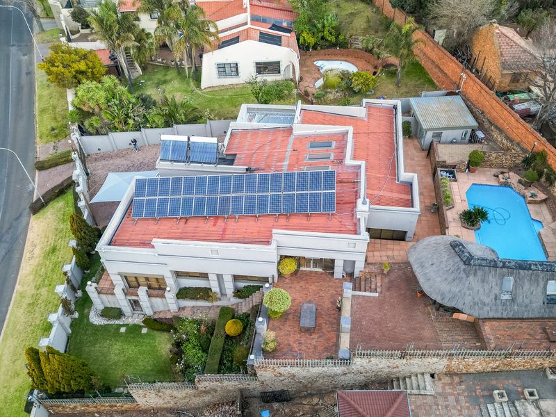 NORTHCLIFF : Unique Spacious 4 Bed Entertainers Home for Sale - Photo 3