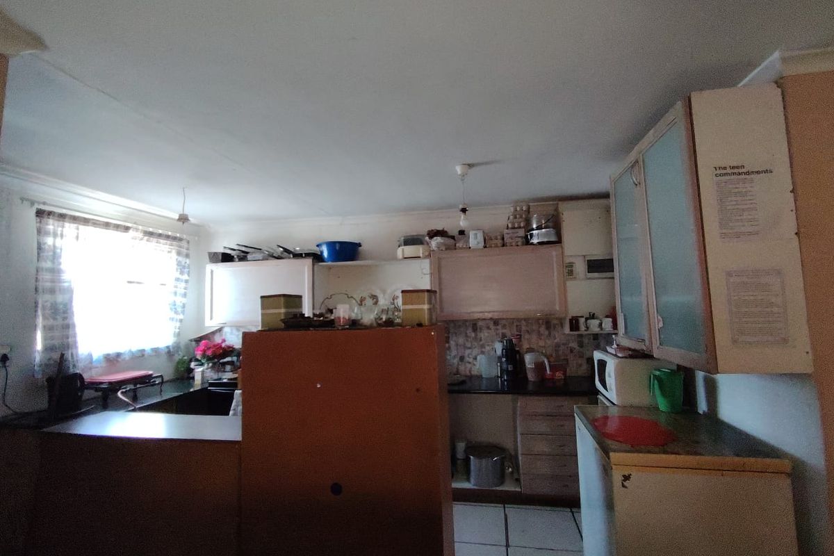 House For Sale in Lavender Hill - Photo 5