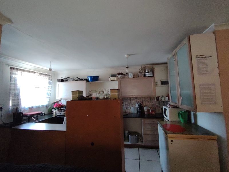 House For Sale in Lavender Hill - Photo 5