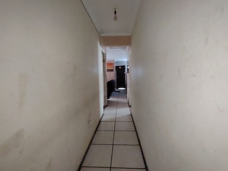 House For Sale in Lavender Hill - Photo 7