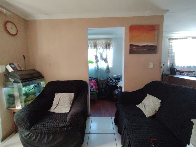 House For Sale in Lavender Hill - Photo 3