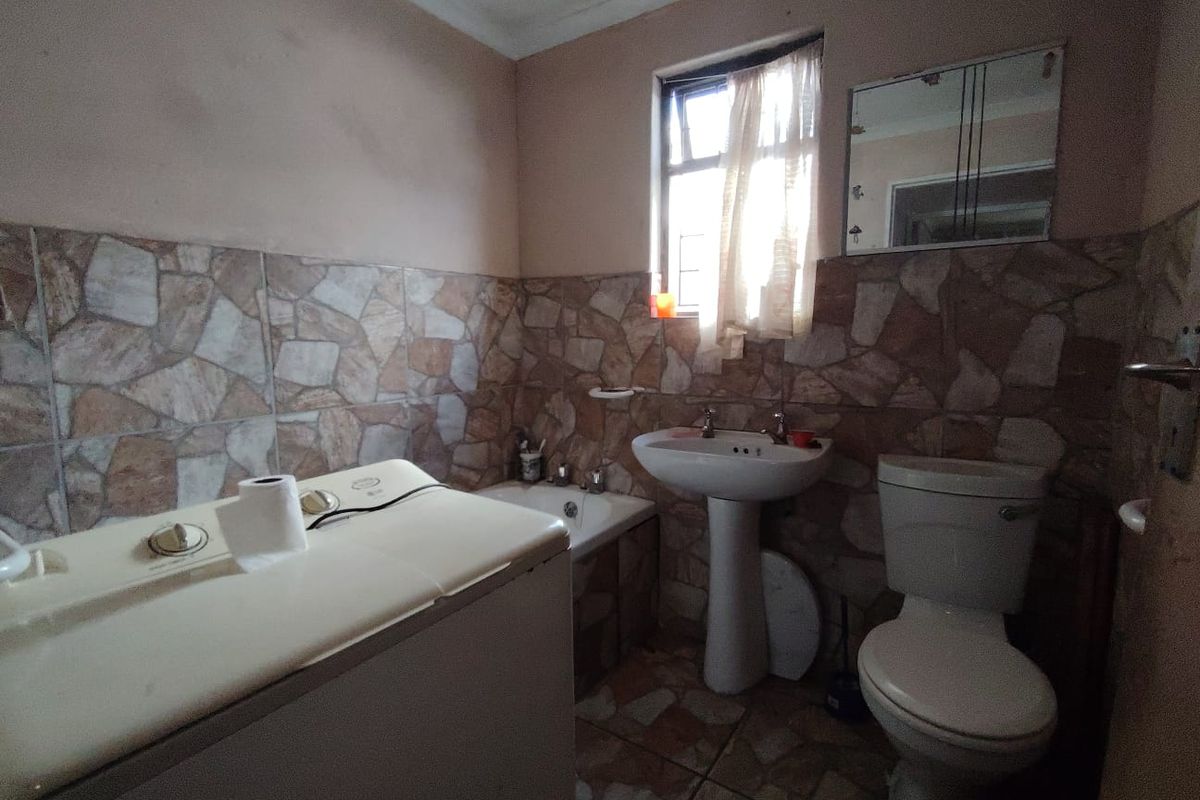 House For Sale in Lavender Hill - Photo 4