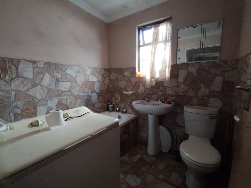 House For Sale in Lavender Hill - Photo 4