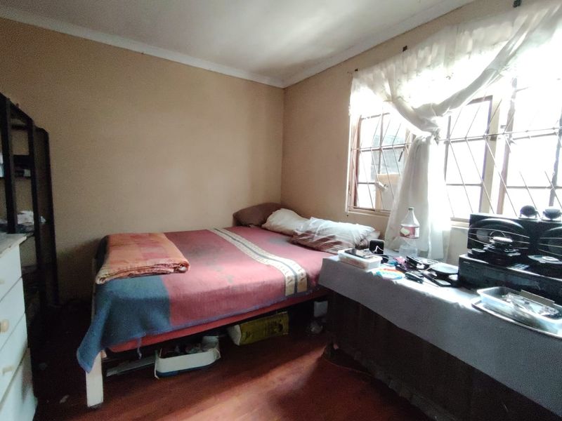 House For Sale in Lavender Hill - Photo 6