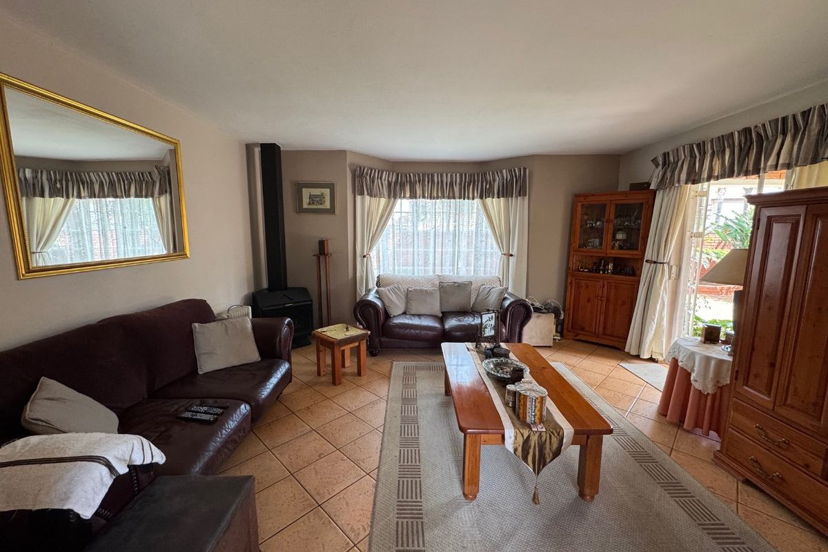 Spacious Family Home with Modern Comforts - Photo 3