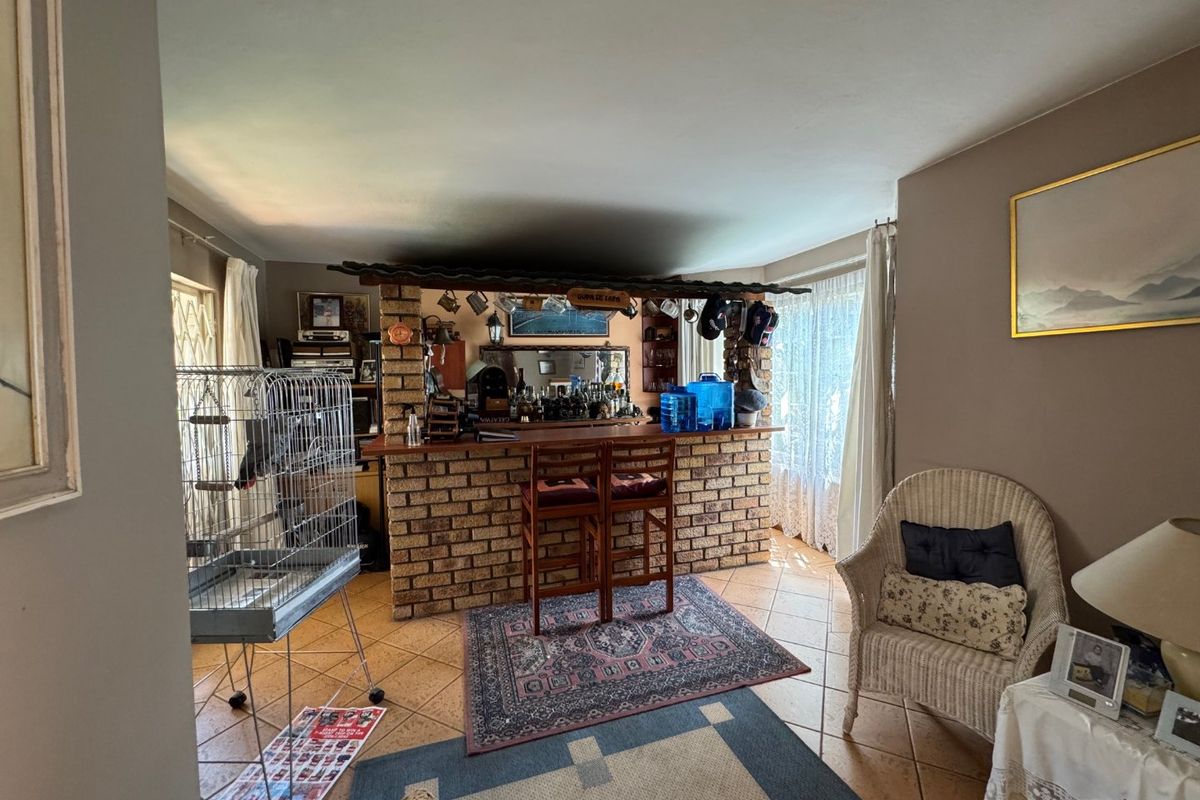 Spacious Family Home with Modern Comforts - Photo 2