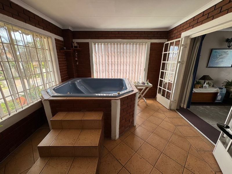 Spacious Family Home with Modern Comforts - Photo 10