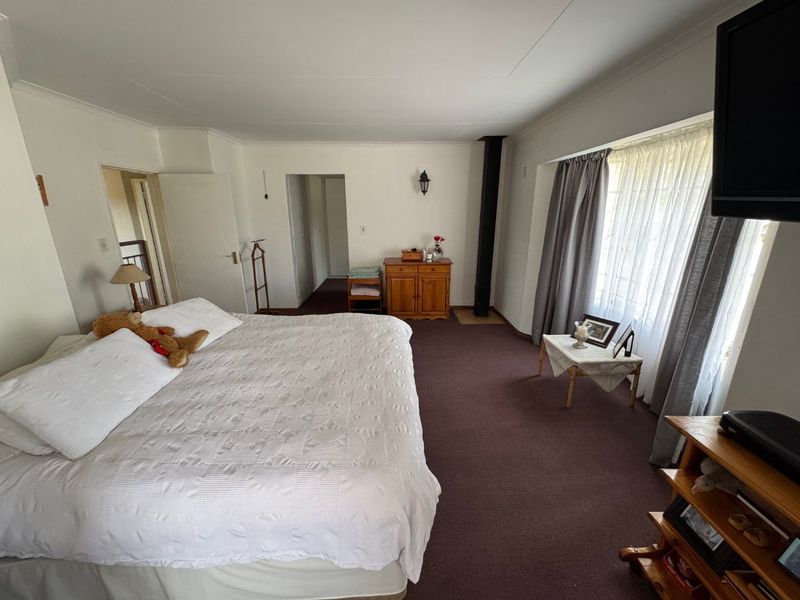 Spacious Family Home with Modern Comforts - Photo 9