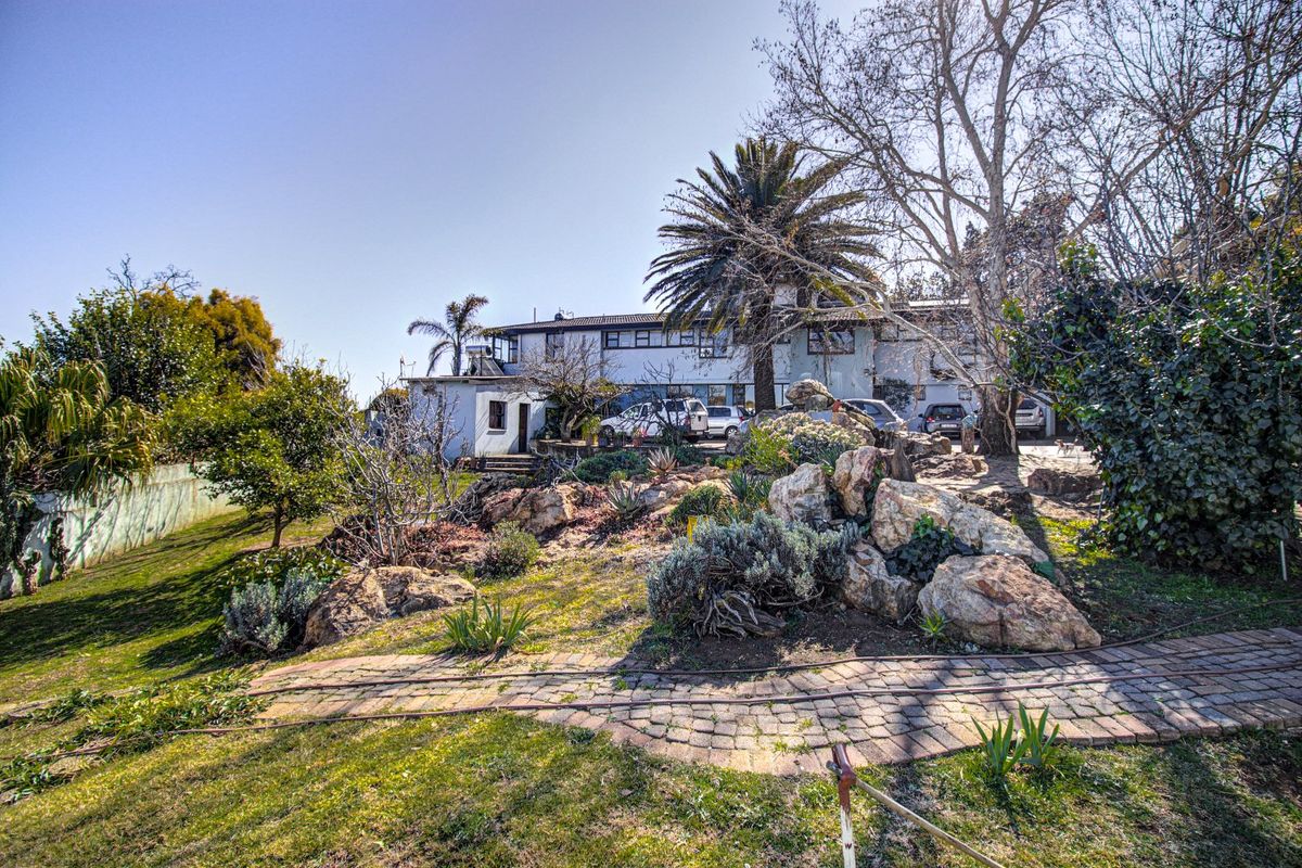 Under offer this beautiful 6 bedroom property situated in Bedfordview Ext 43. Let me do the same for you - Photo 4