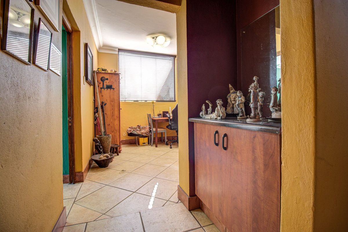 Under offer this beautiful 6 bedroom property situated in Bedfordview Ext 43. Let me do the same for you - Photo 5