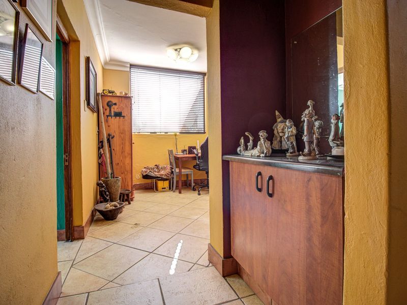 Under offer this beautiful 6 bedroom property situated in Bedfordview Ext 43. Let me do the same for you - Photo 5