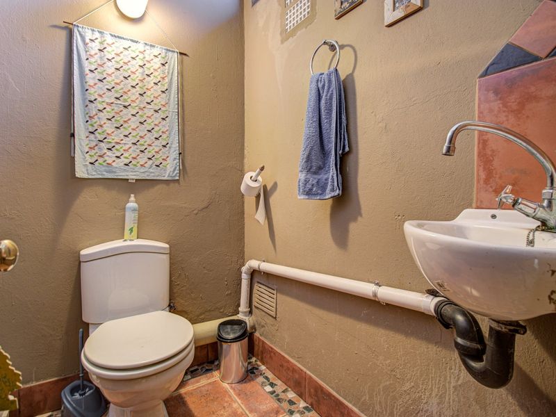 Under offer this beautiful 6 bedroom property situated in Bedfordview Ext 43. Let me do the same for you - Photo 10